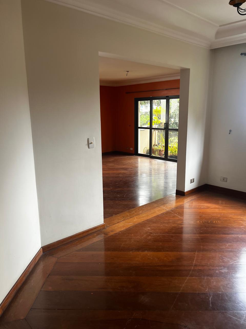 Antes: Sala de estar com varanda
